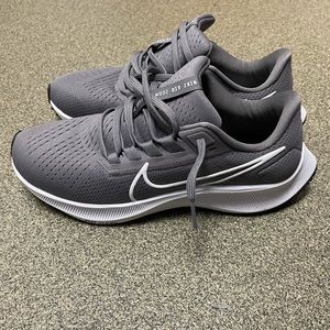 Women’s Nike Air Zoom Pegasus 38 size 8.5 EUC